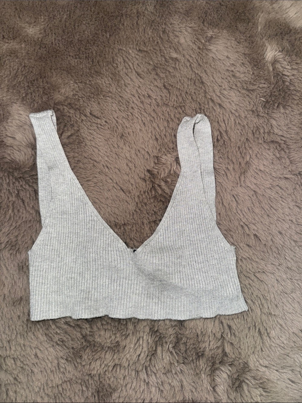 Ribbed V-Neck Cropped Tank in Light Gray